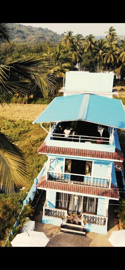 Dibs On Blue Morjim Exterior foto